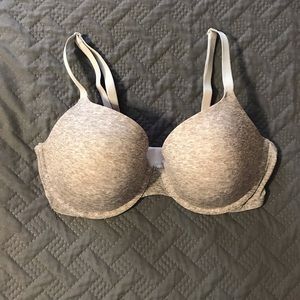 VS Pink wear everywhere lightly lined bra